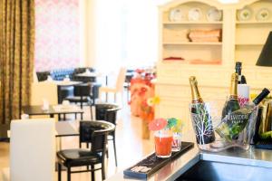 a bar with bottles of wine on a counter at Hotel Palombella & Restaurant in Frosinone