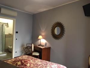 Postel nebo postele na pokoji v ubytování Alessi Hotel Trattoria
