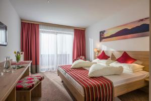 Postel nebo postele na pokoji v ubytování Hotel Wildauerhof + 37 fotografií
