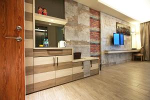 a bathroom with a vanity and a tv on a wall at Seven Stars Sunrise,Seven Stars DEAR in Dahan