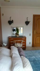Łóżko lub łóżka w pokoju w obiekcie Villa los Angeles Piscine privée 16 pers