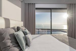 Postel nebo postele na pokoji v ubytování Searenity Vacation Home II by An Island Apart + 21 fotografií