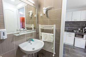 Koupelna v ubytování Classic Hotel