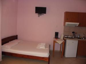 a small room with a bed and a small kitchen at Agyra Villa in Limenaria