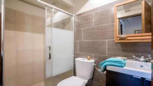 Koupelna v ubytování SAUNA - JACUZZI - 100% PRIVÉ - L'ESTANTADA