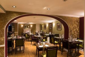 
A restaurant or other place to eat at Best Western Wessex Royale Hotel Dorchester
