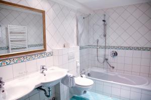 Koupelna v ubytování Gasthof Hotel Hauslwirt