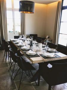 New Cottage & spa de nage Guesthouse餐厅或其他用餐的地方