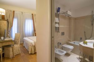 Koupelna v ubytování Hotel Atlantic Palace
