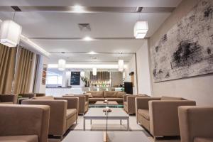 Lounge alebo bar v ubytovaní Hotel Petropol