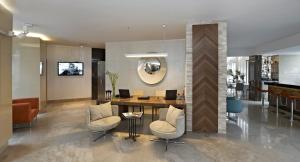Uma TV ou centro de entretenimento em Ramada by Wyndham Istanbul Grand Bazaar