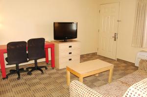 Televízia a/alebo spoločenská miestnosť v ubytovaní Extended Stay America Suites - Las Vegas - Valley View
