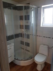 Een badkamer bij Domki Skandynawskie Kopalino