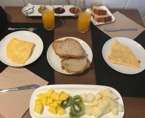 Comida en o cerca de este hotel