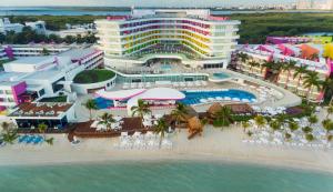 Bazén v ubytování Temptation at The Tower Cancún Resort - All Inclusive - Adults Only nebo v jeho okolí
