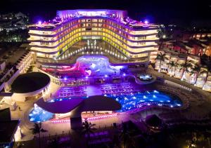 Bazén v ubytování Temptation at The Tower Cancún Resort - All Inclusive - Adults Only nebo v jeho okolí