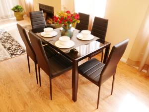 Double Suite Santa Monica - Free Parking的休息区