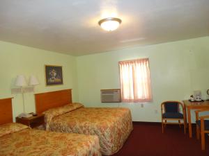 Postel nebo postele na pokoji v ubytování Pine Ridge Motel
