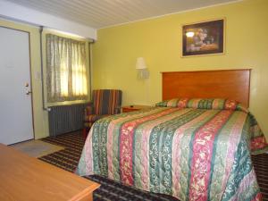 Postel nebo postele na pokoji v ubytování Pine Ridge Motel
