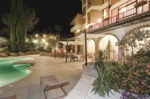 Bazén v ubytovaní El Patio Hotel alebo v jeho blízkosti