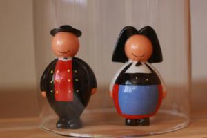 two plastic figurines of two people sitting on a table at Gîtes Schwendi - Quartier Petite Venise in Colmar