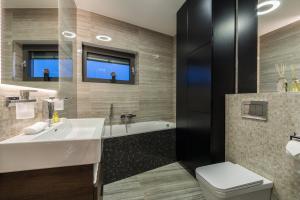 Kúpeľňa v ubytovaní Luxury Apartment Kortina