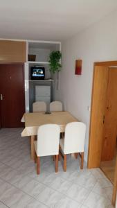 Kuchyň nebo kuchyňský kout v ubytování Apartments Ante
