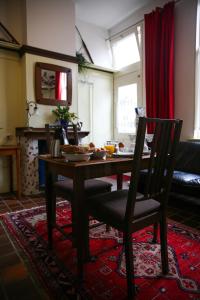 a dining room with a table and two chairs at B&B Gasthuis 288 in Delft