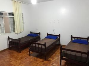 מיטה או מיטות בחדר ב-Pousada Hostel Universitário