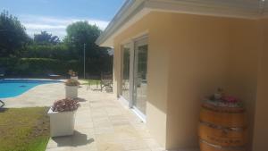 Piscina en o cerca de Villa Karibu