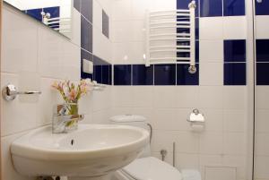 Kúpeľňa v ubytovaní 7 Days Hotel Kamyanets-Podilskyi
