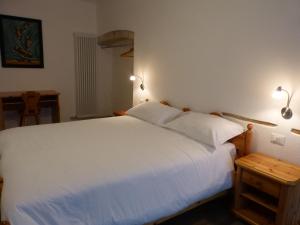 Postel nebo postele na pokoji v ubytování Nido di Rondine B&B