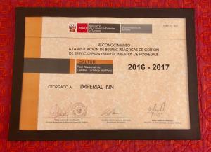 Um certificado, prêmio, placa ou outro documento exibido em Imperial Inn Hospedaje Turistico