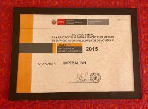 Um certificado, prêmio, placa ou outro documento exibido em Imperial Inn Hospedaje Turistico