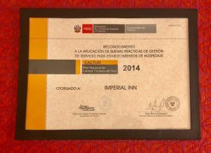 Um certificado, prêmio, placa ou outro documento exibido em Imperial Inn Hospedaje Turistico