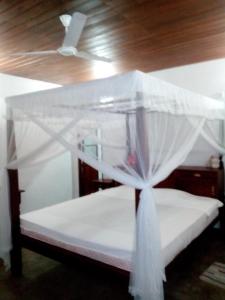 Katil atau katil-katil dalam bilik di Thanu Beach Villa
