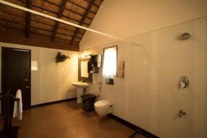 A bathroom at Red Earth Kabini
