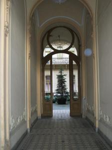a hallway with a door with a christmas tree in it at Klauzál Apartman in Budapest