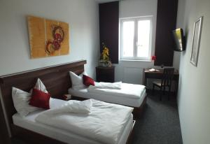 Postel nebo postele na pokoji v ubytování Hotel Fabrik Vösendorf