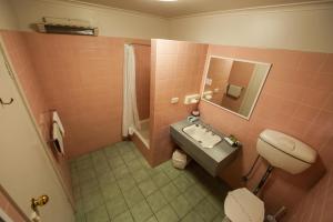 Koupelna v ubytování Parklane Motel