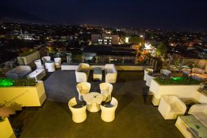 Posezení v ubytování Ascent Hotel & Cafe Malang