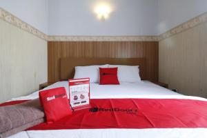 Cama o camas de una habitación en RedDoorz Plus near Undip Tembalang