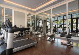 Fitness centrum a/nebo fitness zařízení v ubytování The Strand, Yangon