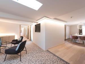 TV a/nebo společenská místnost v ubytování Hotel Savoy