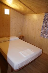 מיטה או מיטות בחדר ב-Camping Cala Nova