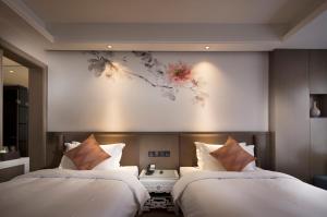 Postel nebo postele na pokoji v ubytování Paco Hotel Dongpu Guanghzou -Free Shuttle Bus for Canton Fair