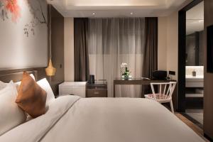Postel nebo postele na pokoji v ubytování Paco Hotel Dongpu Guanghzou -Free Shuttle Bus for Canton Fair
