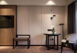TV a/nebo společenská místnost v ubytování Paco Hotel Dongpu Guanghzou -Free Shuttle Bus for Canton Fair