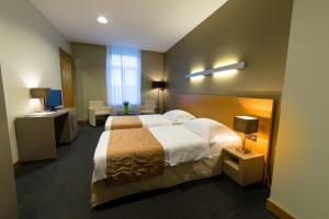 Postel nebo postele na pokoji v ubytování Hotel-Résidence Am Klouschter