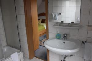 Koupelna v ubytování Landhotel "Zum ersten Siedler"
